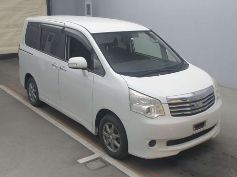 2012 Toyota Noah ZRR70G[2]