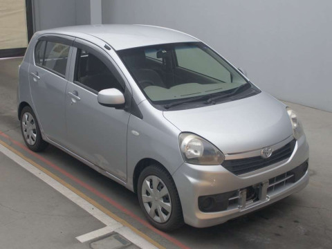 2014 Toyota Pixis Epoch LA300A[2]