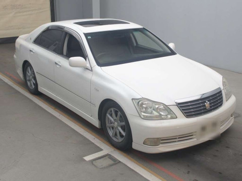 2005 Toyota Crown GRS180[2]