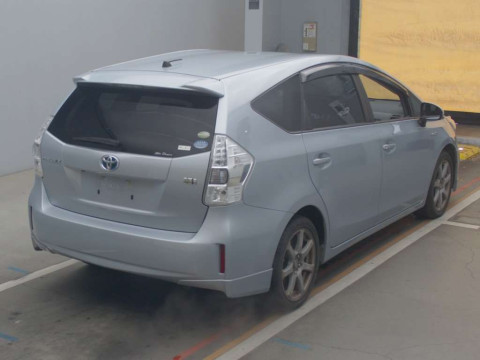 2012 Toyota Prius alpha ZVW41W[1]