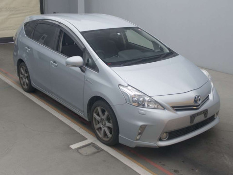 2012 Toyota Prius alpha ZVW41W[2]