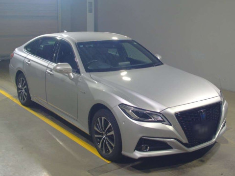 2018 Toyota Crown Hybrid AZSH21[2]