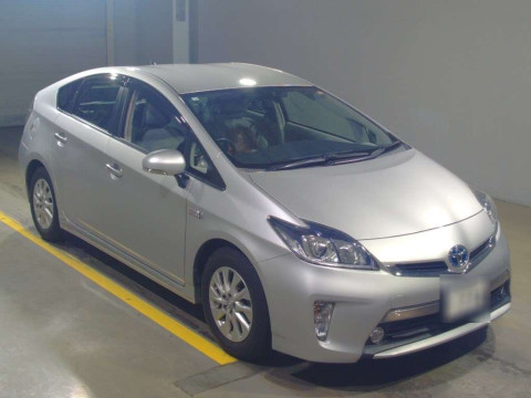 2014 Toyota Prius PHV ZVW35[2]