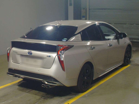 2016 Toyota Prius ZVW51[1]