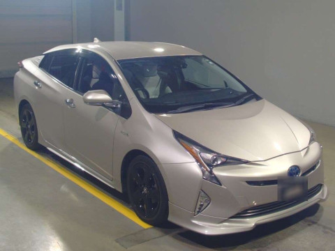 2016 Toyota Prius ZVW51[2]