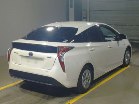 2017 Toyota Prius ZVW50[1]