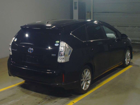 2012 Toyota Prius alpha ZVW41W[1]