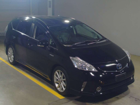 2012 Toyota Prius alpha ZVW41W[2]