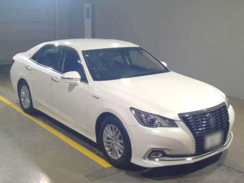 2016 Toyota Crown Hybrid AWS210[2]