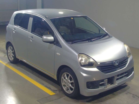 2013 Daihatsu Mira es LA300S[2]