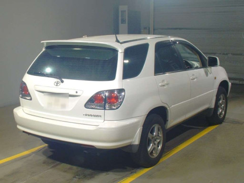 2002 Toyota Harrier ACU10W[1]