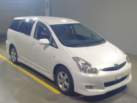 2005 Toyota Wish ZNE10G[2]