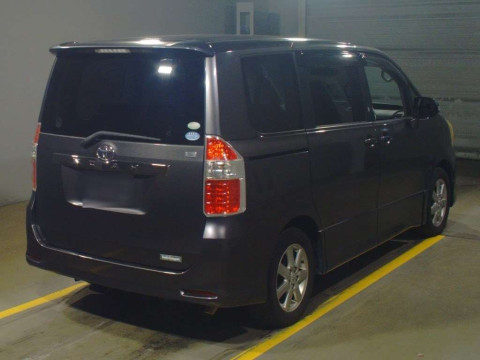 2010 Toyota Noah ZRR70W[1]