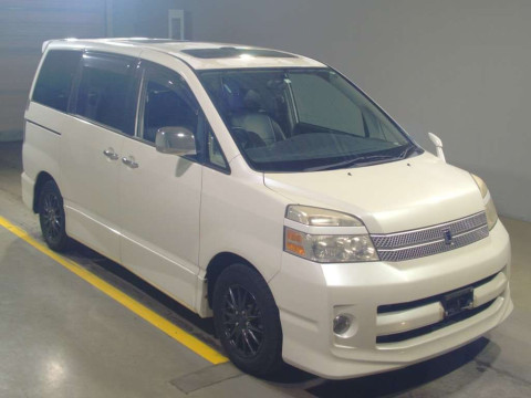 2006 Toyota Voxy AZR60G[2]