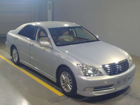 2004 Toyota Crown GRS182[2]