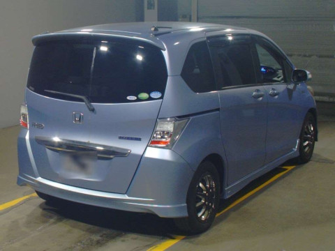 2013 Honda Freed hybrid GP3[1]