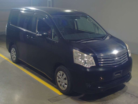 2011 Toyota Noah ZRR70G[2]