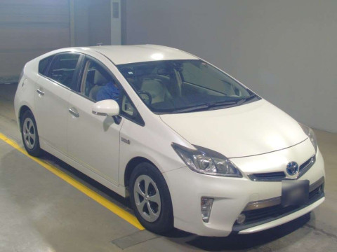 2012 Toyota Prius PHV ZVW35[2]