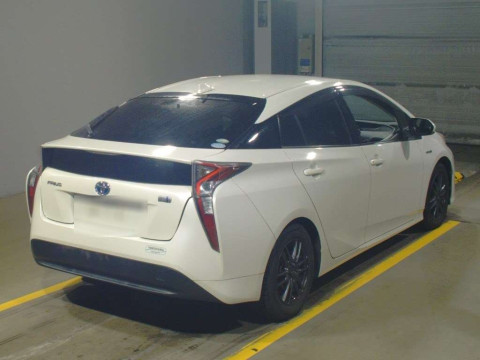 2017 Toyota Prius ZVW50[1]