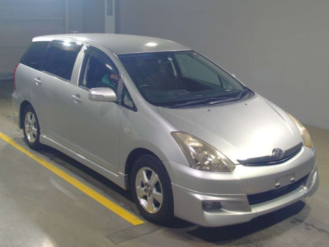 2005 Toyota Wish ZNE10G[2]