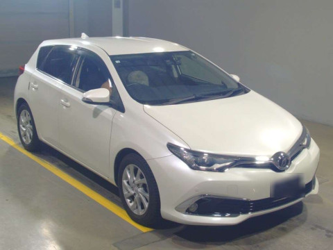 2016 Toyota Auris NZE181H[2]