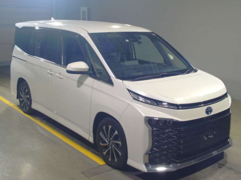 2022 Toyota Voxy ZWR90W[1]