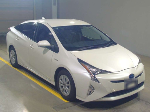 2017 Toyota Prius ZVW50[1]