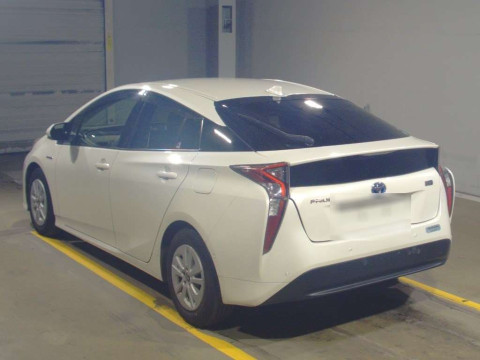 2017 Toyota Prius ZVW50[2]