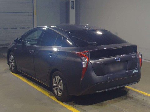 2016 Toyota Prius ZVW51[2]