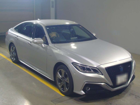 2018 Toyota Crown Hybrid AZSH21[1]