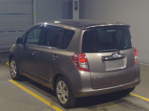 2010 Toyota Ractis NCP100[2]