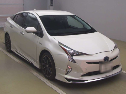 2016 Toyota Prius ZVW51[1]