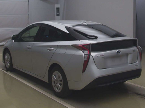 2016 Toyota Prius ZVW50[2]