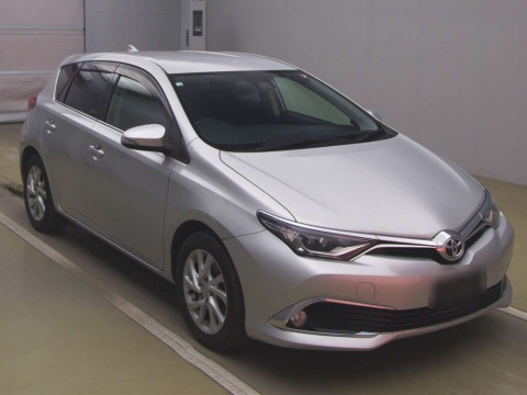 2016 Toyota Auris NZE181H[1]