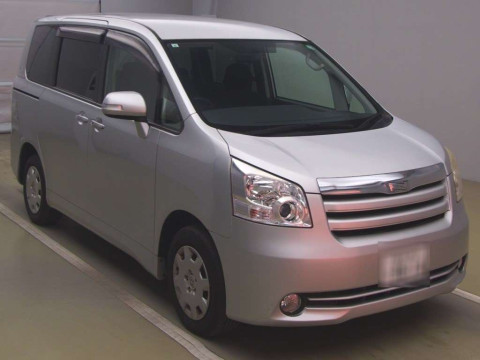 2009 Toyota Noah ZRR70G[1]