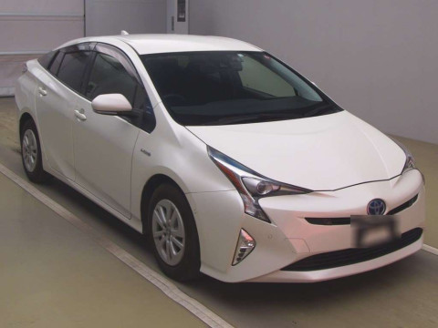 2018 Toyota Prius ZVW50[1]