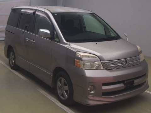 2006 Toyota Voxy AZR60G[1]