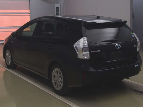 2013 Toyota Prius alpha ZVW41W[2]