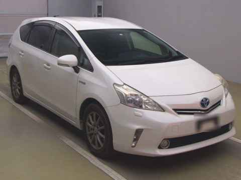 2012 Toyota Prius alpha ZVW40W[1]