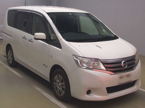 2013 Nissan Serena HC26[1]