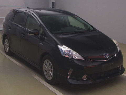 2012 Toyota Prius alpha ZVW41W[1]