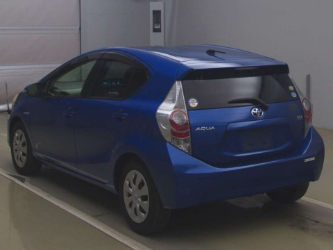 2012 Toyota Aqua NHP10[2]