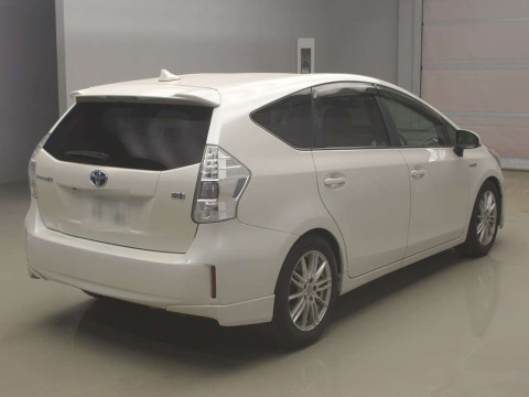 2012 Toyota Prius alpha ZVW41W[1]