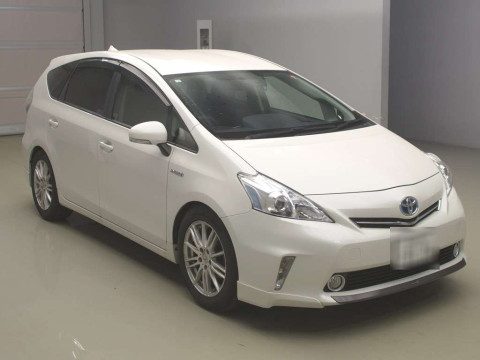 2012 Toyota Prius alpha ZVW41W[2]