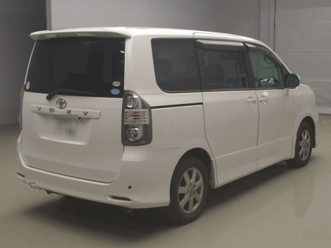 2010 Toyota Voxy ZRR70W[1]