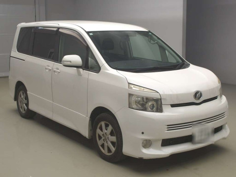 2010 Toyota Voxy ZRR70W[2]