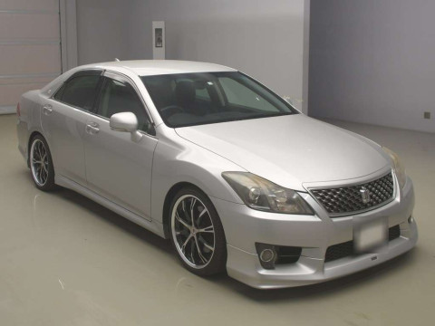 2010 Toyota Crown GRS204[2]