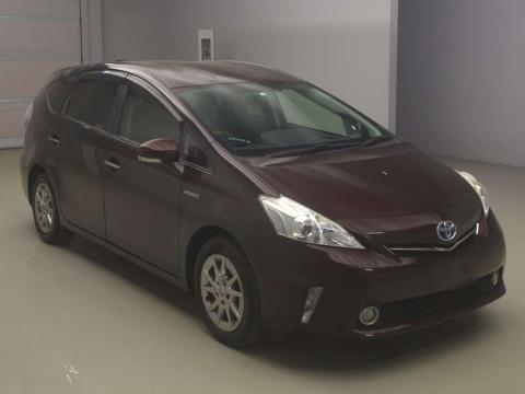 2014 Toyota Prius alpha ZVW41W[1]