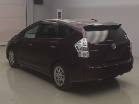 2014 Toyota Prius alpha ZVW41W[2]