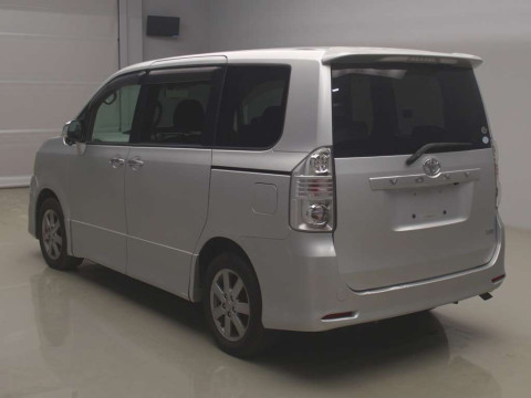 2009 Toyota Voxy ZRR70W[2]